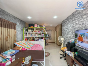 *****บ้านแฝดมือสองย่านนนทบุรี ม.โกลเด้นอเวนิว แจ้งวัฒนะ-ติวานนท์ เนื้อที่กว้าง 40.30  ตร.ว. ฟังก์ชัน 3 ห้องนอน 2 ห้องน้ำ ที่จอดรถ 2 คัน บ้านสวย พื้นที่ใช้สอยเยอะ ภายในสภาพสวย บนทำเลแห่งการเดินทาง ใกล้รถไฟฟ้าสายสีชมพู "แจ้งวัฒนะ-ปากเกร็ด28" และจุดทางด่วน "แจ้งวัฒนะ"